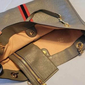 Detachable chain shoulder strap. Color: Gray. Made in Italy. Gold-tone hardware.